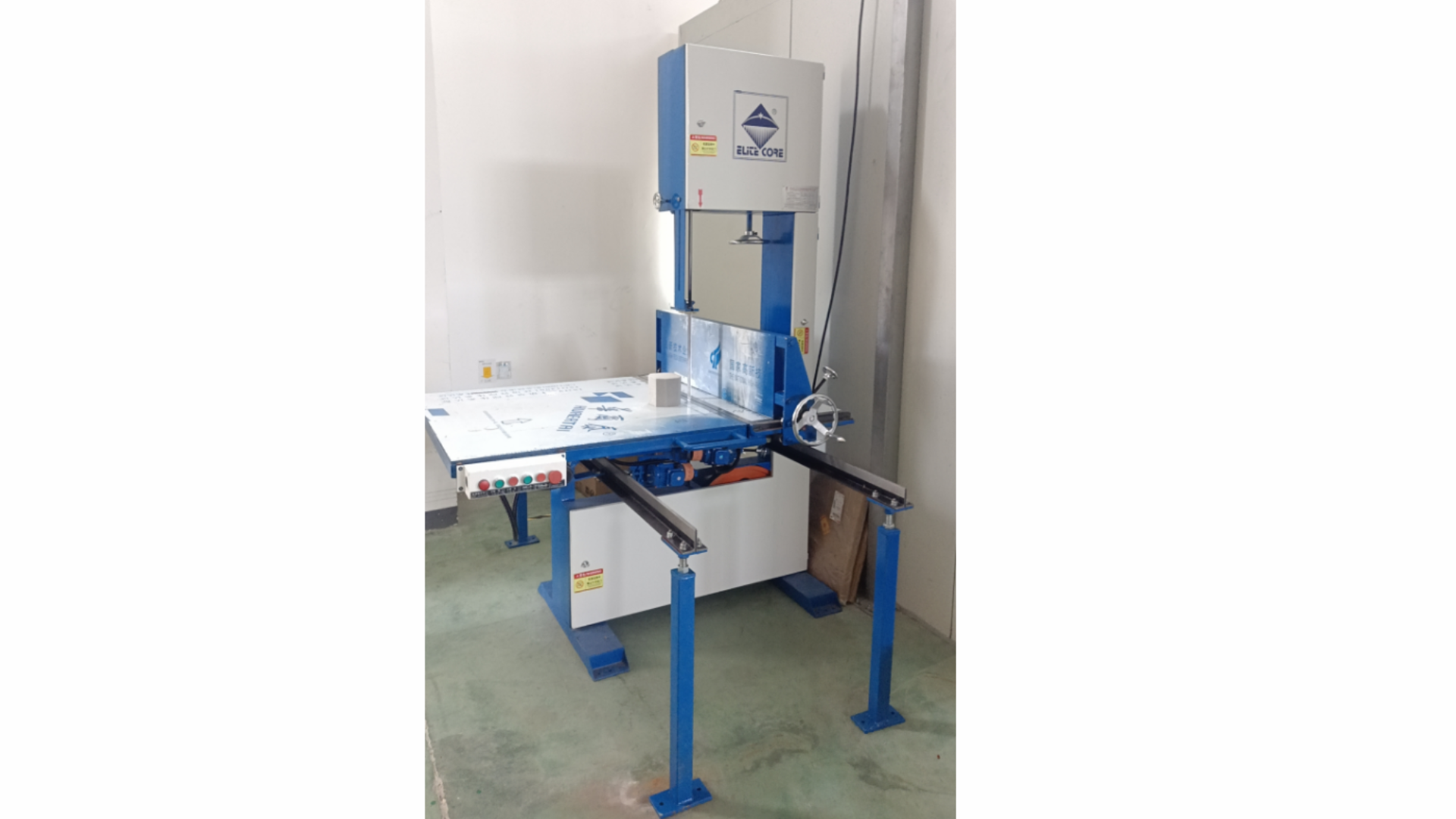 ECMT-139  手动小型泡绵立切机